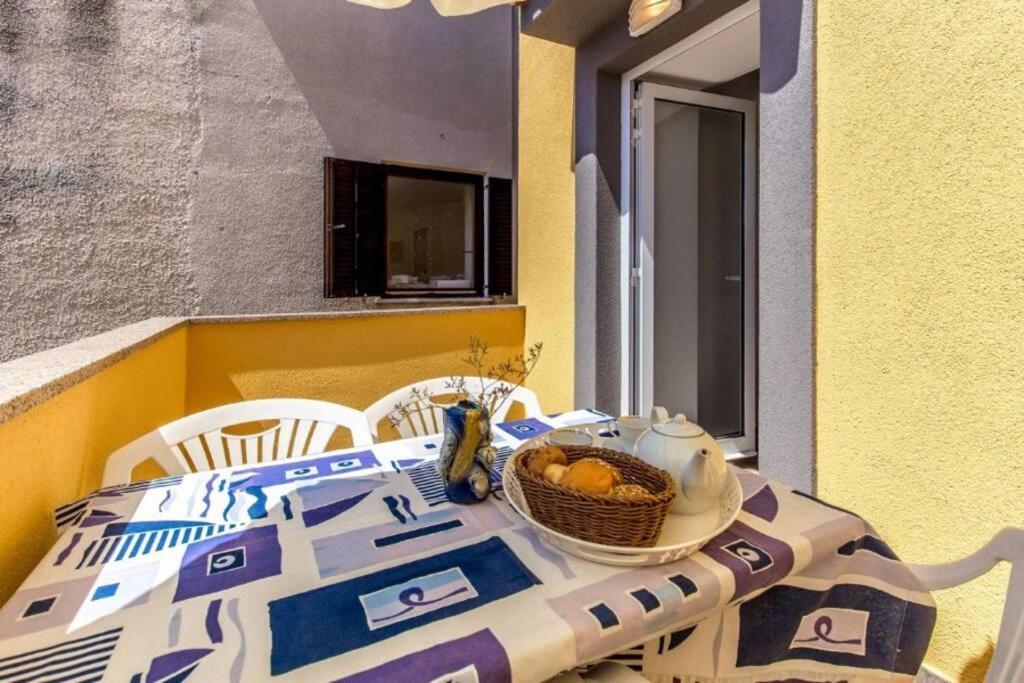 Tin 2 Apartment Vrbnik Exterior photo