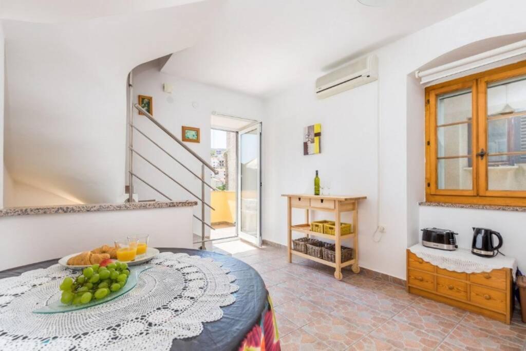 Tin 2 Apartment Vrbnik Exterior photo